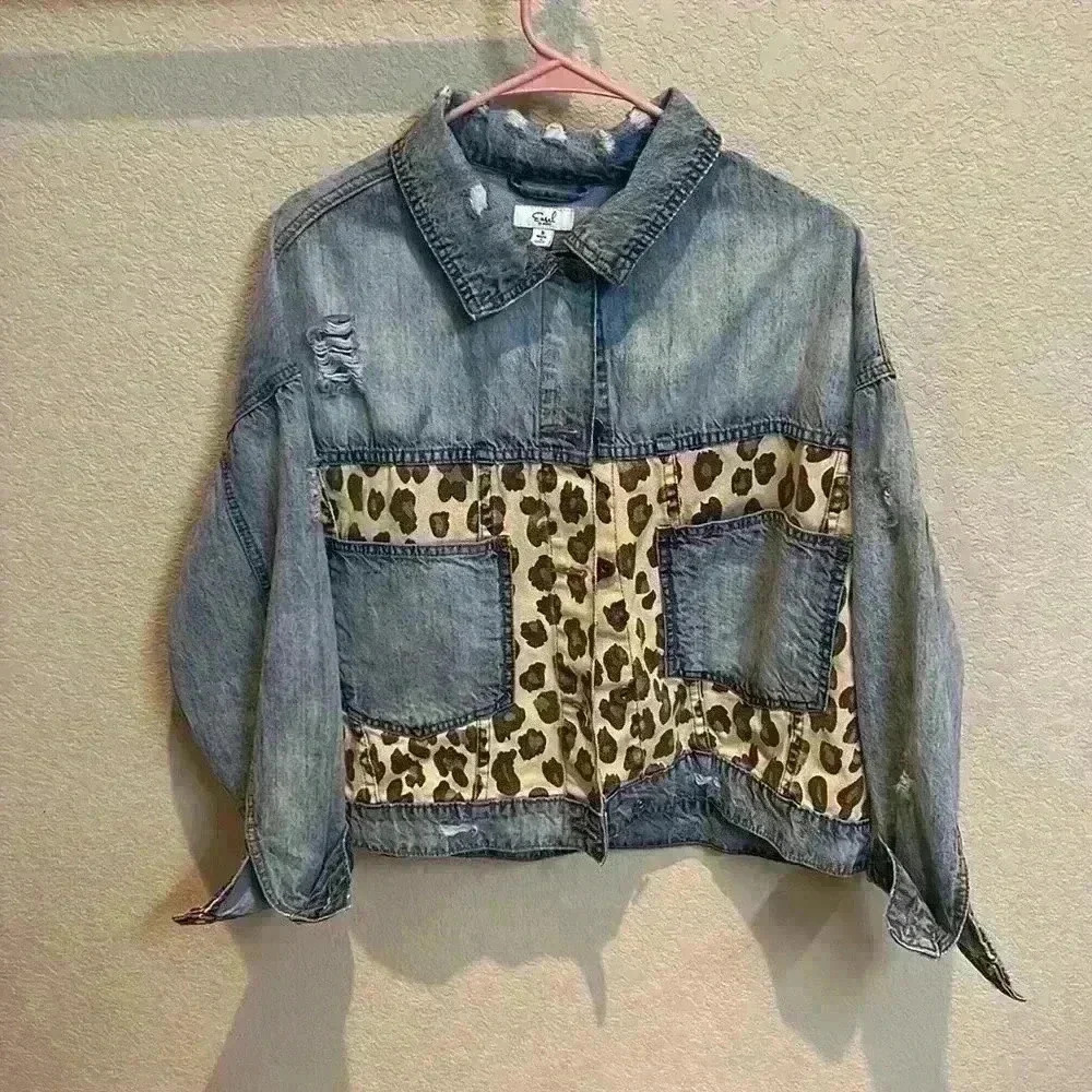 Easel leopard Jean jacket with a distressed look size small but can be sized up.